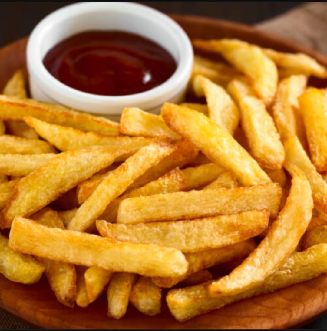 Batatas naturais fritas com molho especial